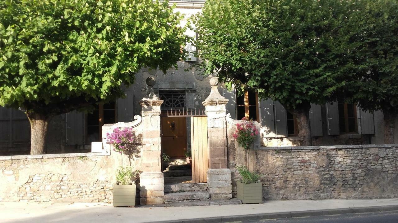 Les Chambres De La Basilique Neuvy-Saint-Sepulchre Exterior photo